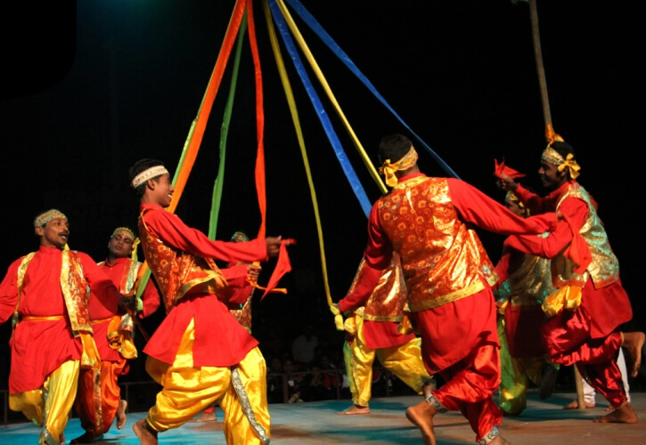 Enjoy a private evening of folk music & traditional puppetry at The Amoli Haveli – an authentic Rajasthani experience.